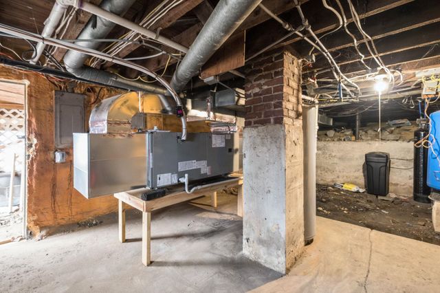 1681 NEW HOPE AND CRIMORA RD, Crimora, VA 24431