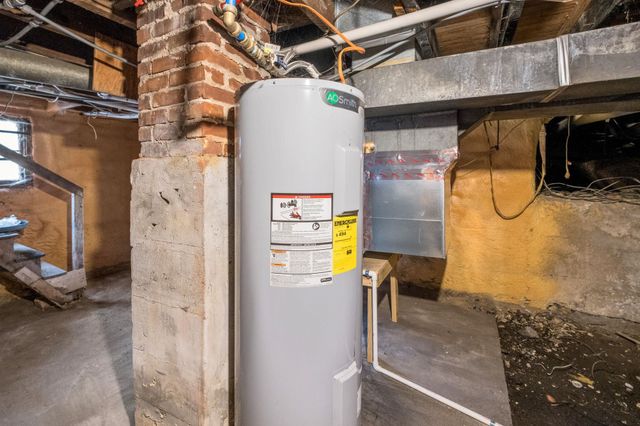 1681 NEW HOPE AND CRIMORA RD, Crimora, VA 24431