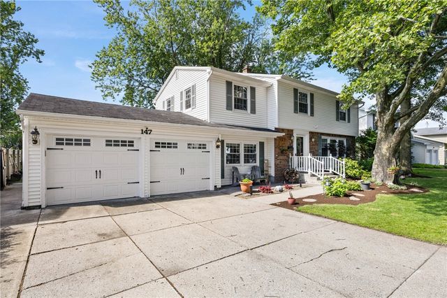 147 Pin Oak Drive, Amherst, NY 14221