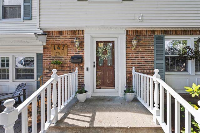 147 Pin Oak Drive, Amherst, NY 14221