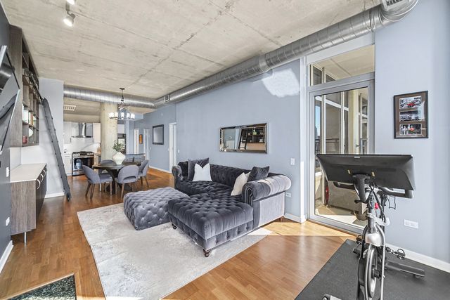 720 N Larrabee Street 1611, Chicago, IL 60654