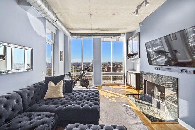 720 N Larrabee Street 1611, Chicago, IL 60654