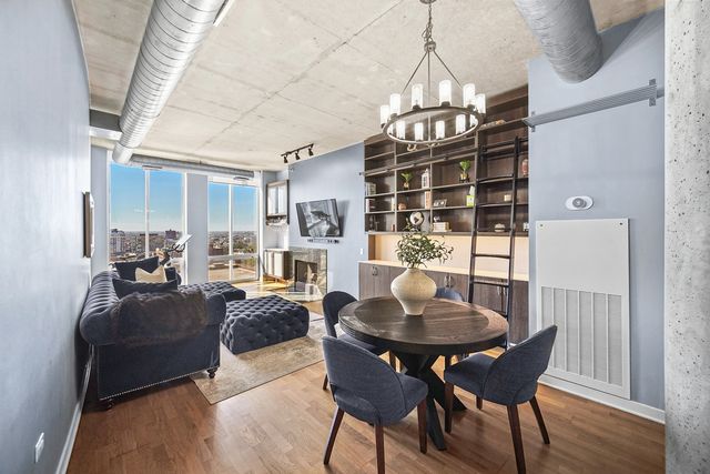 720 N Larrabee Street 1611, Chicago, IL 60654