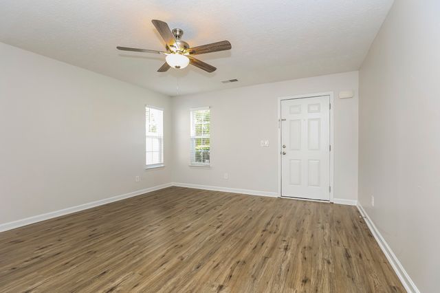 1004 Tammy Sue Ln, La Vergne, TN 37086