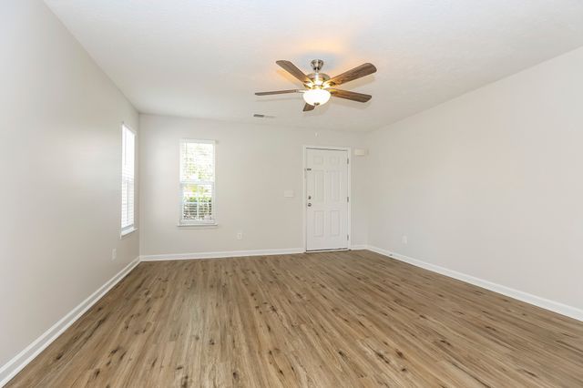 1004 Tammy Sue Ln, La Vergne, TN 37086