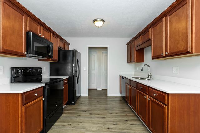 1004 Tammy Sue Ln, La Vergne, TN 37086