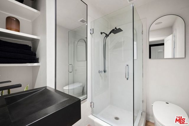 8061 Woodland Lane, Los Angeles, CA 90046