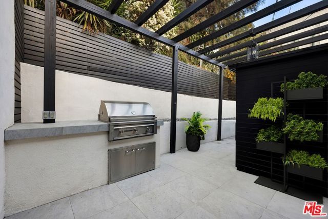 8061 Woodland Lane, Los Angeles, CA 90046