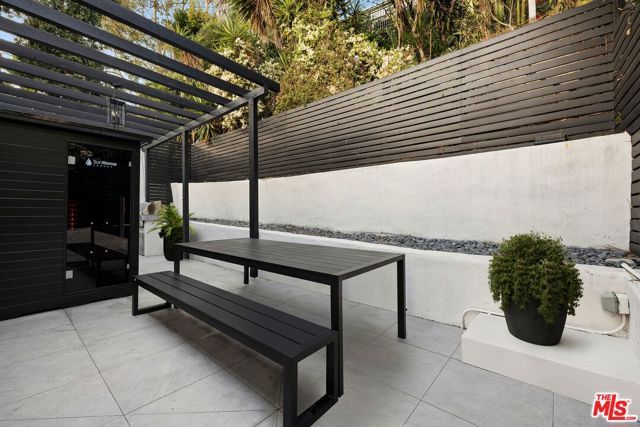8061 Woodland Lane, Los Angeles, CA 90046
