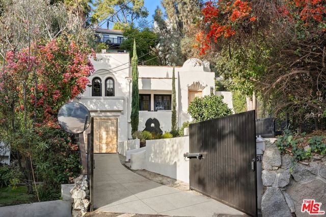 8061 Woodland Lane, Los Angeles, CA 90046