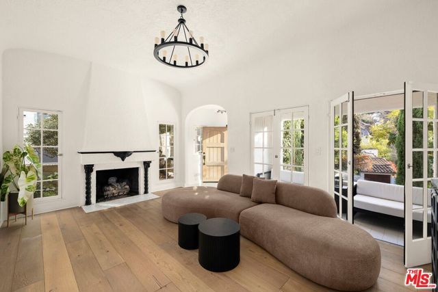 8061 Woodland Lane, Los Angeles, CA 90046