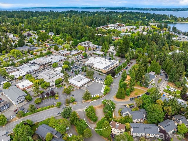 240 Shannon Drive SE, Bainbridge Island, WA 98110