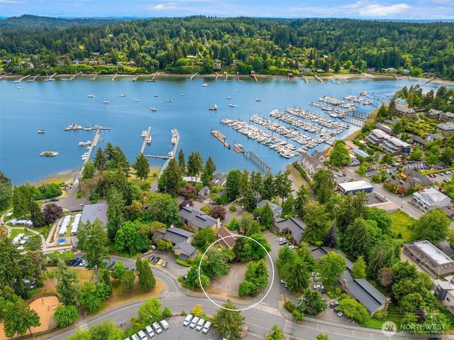 240 Shannon Drive SE, Bainbridge Island, WA 98110