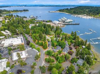 240 Shannon Drive SE, Bainbridge Island, WA 98110