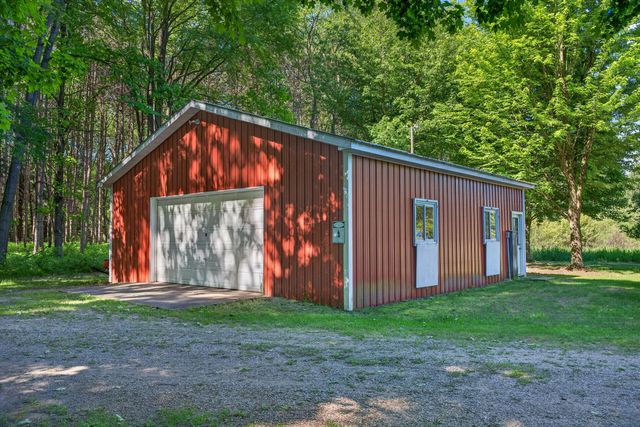 5595 75th Avenue, Hinton Twp, MI 49332