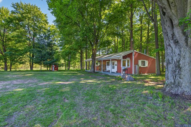 5595 75th Avenue, Hinton Twp, MI 49332