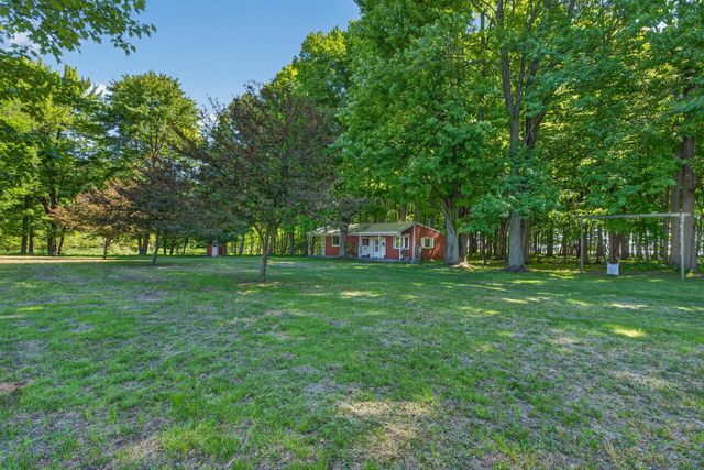 5595 75th Avenue, Hinton Twp, MI 49332