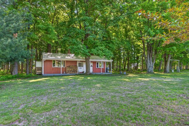 5595 75th Avenue, Hinton Twp, MI 49332