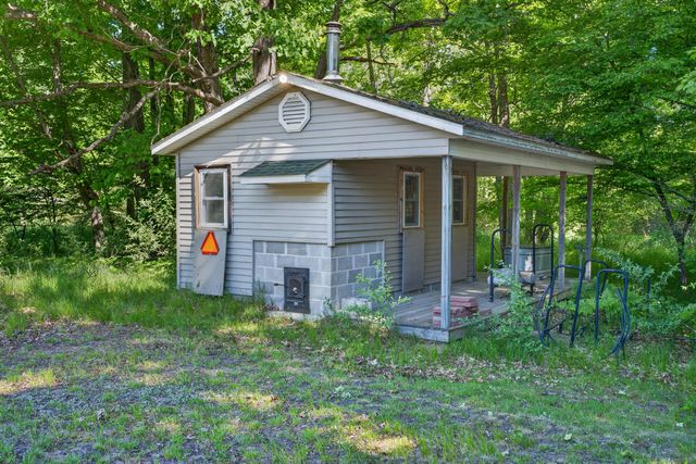 5595 75th Avenue, Hinton Twp, MI 49332