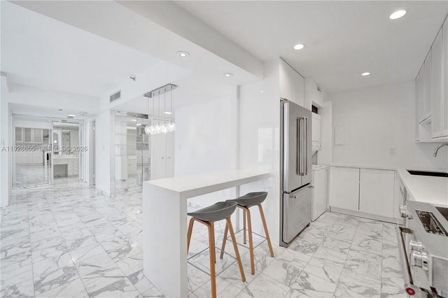 19707 Turnberry Way 16C, Aventura, FL 33180