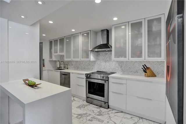 19707 Turnberry Way 16C, Aventura, FL 33180