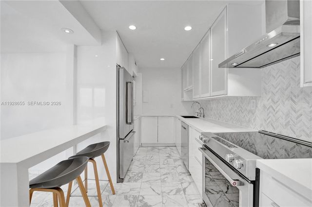 19707 Turnberry Way 16C, Aventura, FL 33180