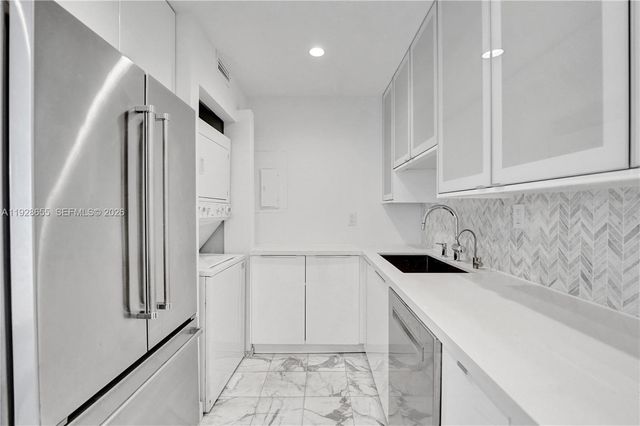 19707 Turnberry Way 16C, Aventura, FL 33180