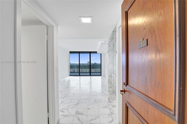 19707 Turnberry Way 16C, Aventura, FL 33180