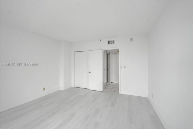 19707 Turnberry Way 16C, Aventura, FL 33180