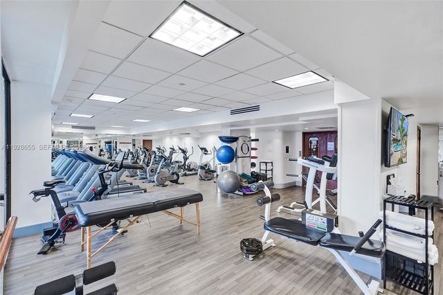 19707 Turnberry Way 16C, Aventura, FL 33180