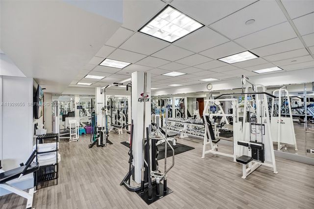 19707 Turnberry Way 16C, Aventura, FL 33180