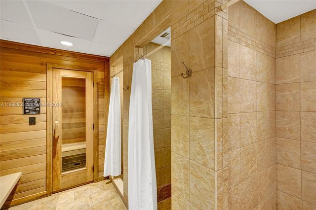 19707 Turnberry Way 16C, Aventura, FL 33180