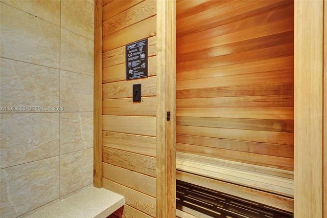 19707 Turnberry Way 16C, Aventura, FL 33180