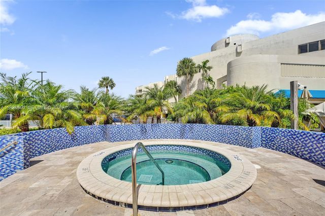 19707 Turnberry Way 16C, Aventura, FL 33180