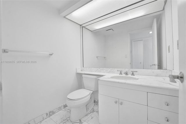 19707 Turnberry Way 16C, Aventura, FL 33180