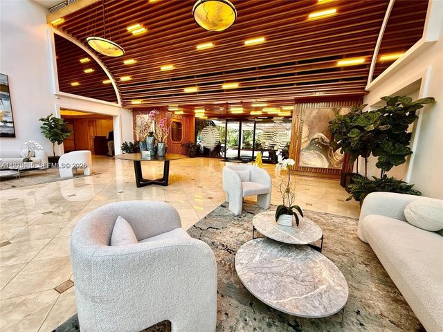 19707 Turnberry Way 16C, Aventura, FL 33180