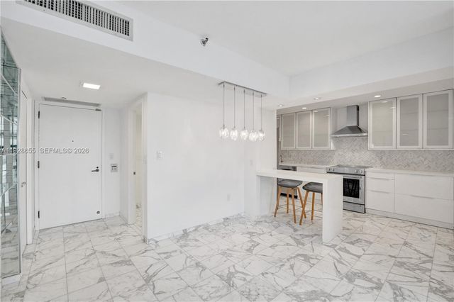 19707 Turnberry Way 16C, Aventura, FL 33180