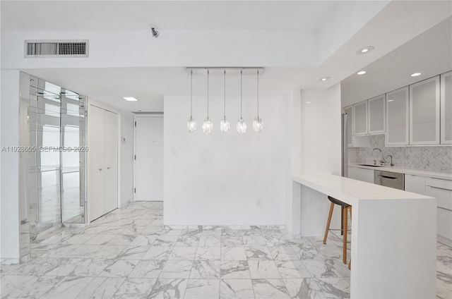 19707 Turnberry Way 16C, Aventura, FL 33180