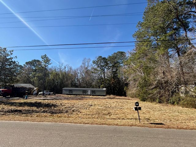 121 Oak Log Lake Rd., Conway, SC 29526