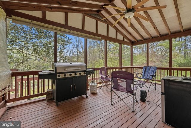 9800 KOHOUTEK CT, Vienna, VA 22182