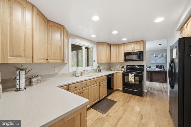9800 KOHOUTEK CT, Vienna, VA 22182