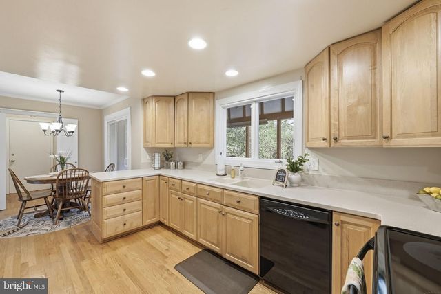 9800 KOHOUTEK CT, Vienna, VA 22182