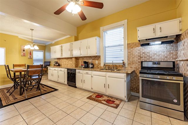 2809 Bernardo De Galvez Avenue, Galveston, TX 77550