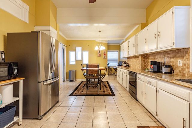 2809 Bernardo De Galvez Avenue, Galveston, TX 77550