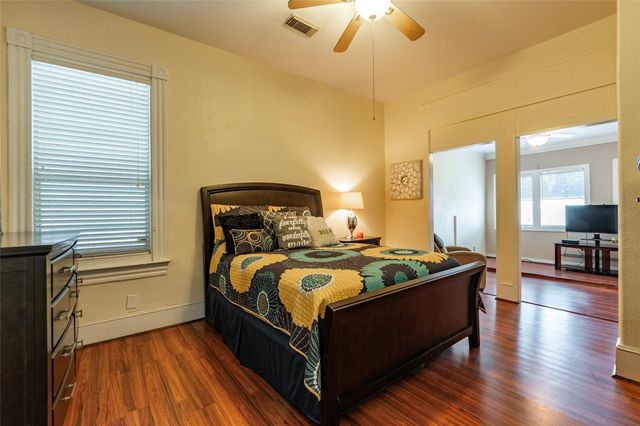 2809 Bernardo De Galvez Avenue, Galveston, TX 77550