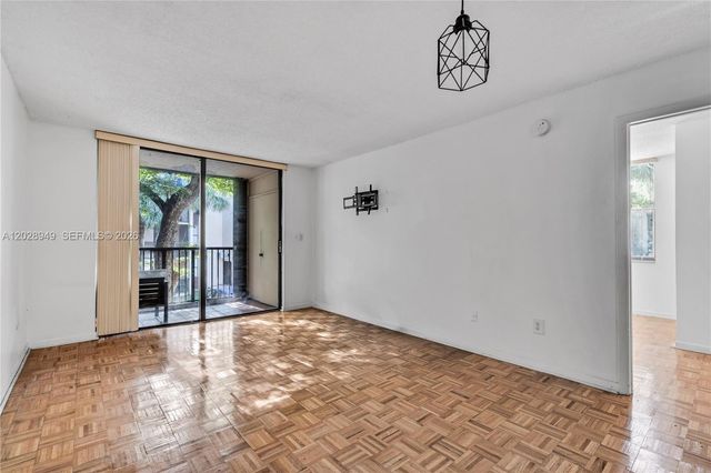 14501 N Kendall Dr 212H, Miami, FL 33186