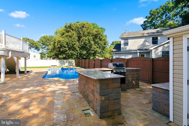 213 LAWRENCE DR, Lanoka Harbor, NJ 08734
