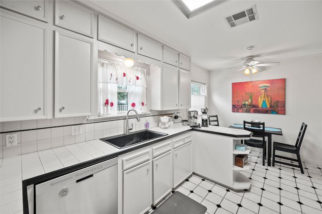 2229 Maroneal Street, Houston, TX 77030