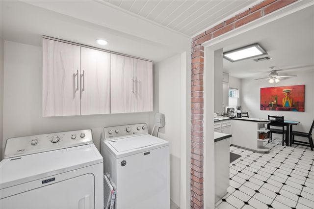 2229 Maroneal Street, Houston, TX 77030