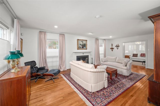 2229 Maroneal Street, Houston, TX 77030